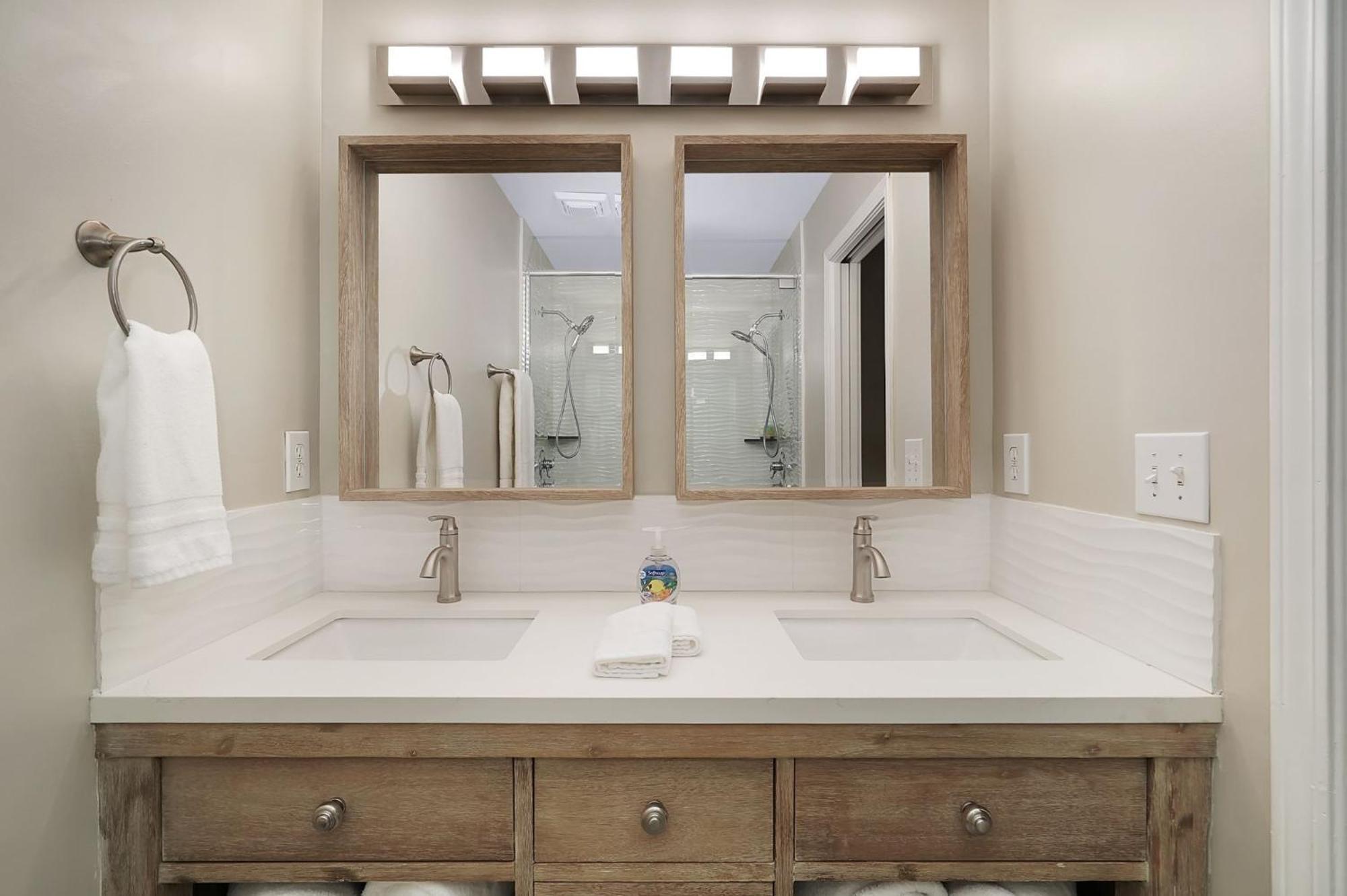 Lux Townhouse, Walk To All, Sleeps 6 Adults ルイスビル エクステリア 写真